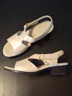 SAS Pearl Ivory Leather Tripad Comfort Heeled Sandals Size 9.5 M